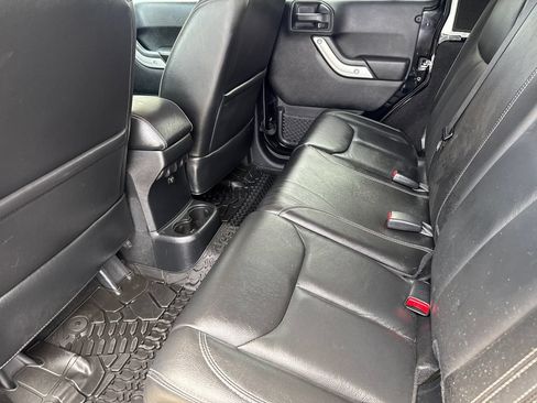 Used 2016 Jeep Wrangler Unlimited Rubicon AWD/4WD image 18