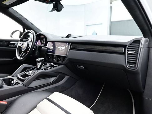 Certified 2023 Porsche Cayenne Turbo GT AWD/4WD image 19