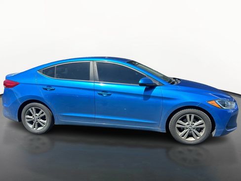 Used 2017 Hyundai Elantra SE FWD image 2