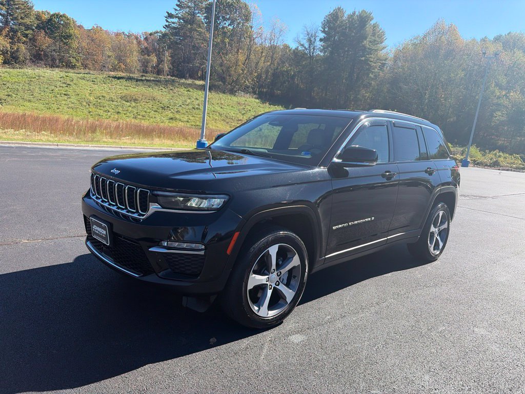 Used 2023 Jeep Grand Cherokee Limited AWD/4WD image 4