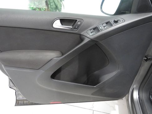 Used 2013 Volkswagen Tiguan S FWD image 16