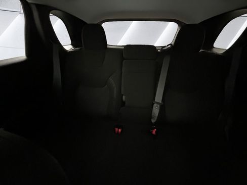 Used 2019 Jeep Cherokee Latitude w/ Popular Appearance Group FWD image 18