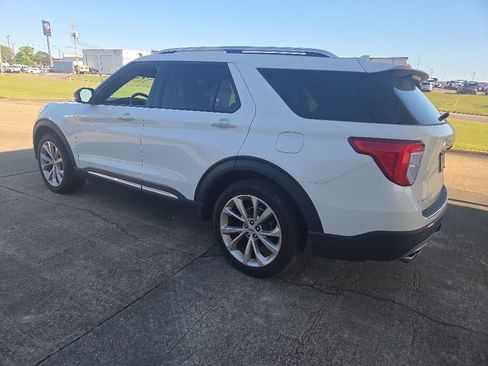 Certified 2023 Ford Explorer Platinum w/ Technology Package AWD/4WD image 6