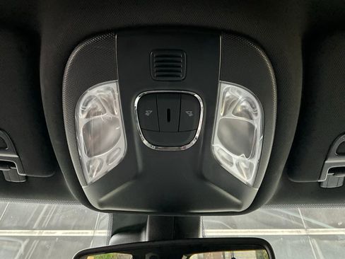 Used 2025 Jeep Compass Latitude image 16