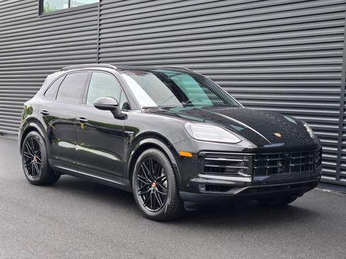 New 2026 Porsche Cayenne E-Hybrid AWD/4WD image 8