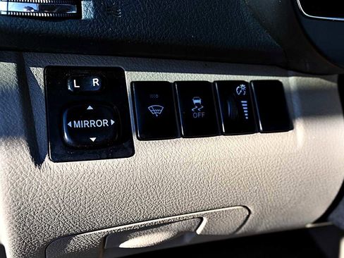 Used 2013 Toyota Highlander FWD image 18