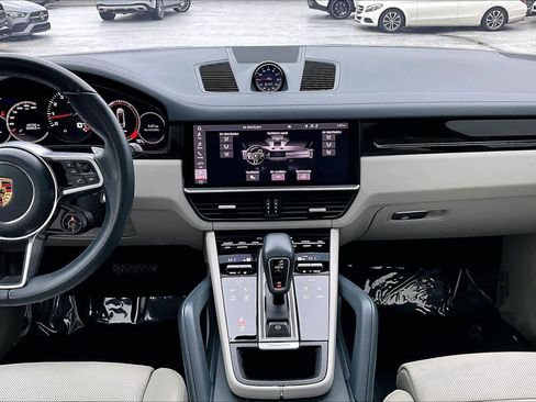 Used 2021 Porsche Cayenne Coupe image 6
