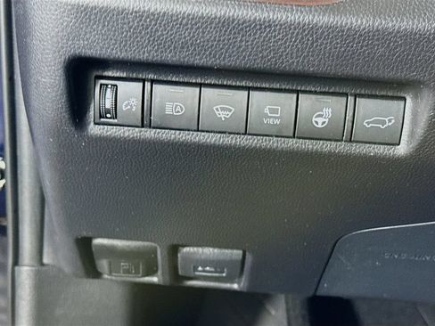 Used 2021 Toyota RAV4 Limited AWD/4WD image 19