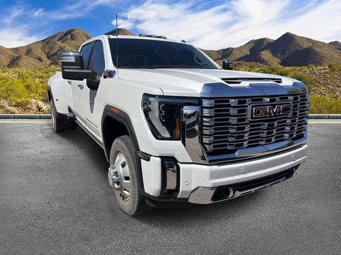 Used 2024 GMC Sierra 3500 Denali w/ Denali Reserve Package AWD/4WD image 3