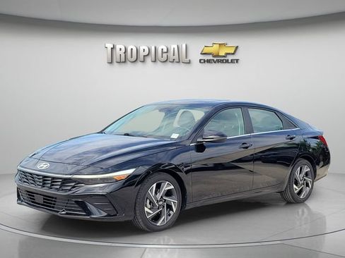 Used 2025 Hyundai Elantra Limited FWD image 1