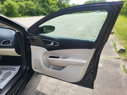 Used 2015 Chrysler 200 C w/ Navigation & Sound Group I FWD image 28