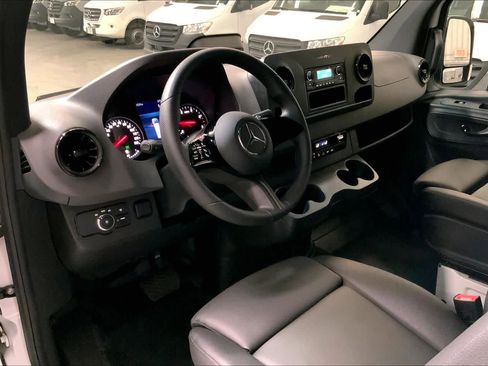 Used 2025 Mercedes-Benz Sprinter 2500 image 17