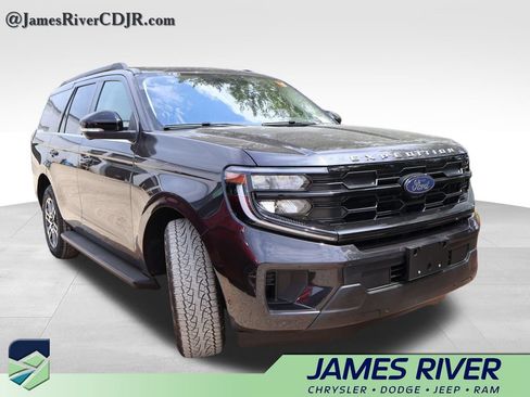 Used 2025 Ford Expedition Active AWD/4WD image 13