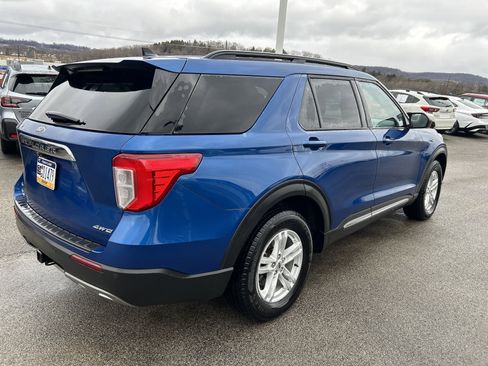 Used 2022 Ford Explorer XLT w/ Equipment Group 202A image 6