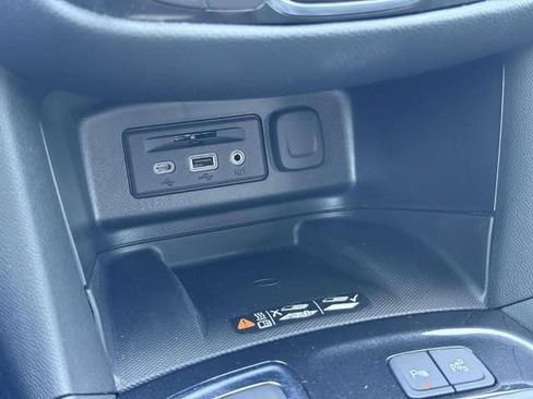 Used 2022 Chevrolet Equinox Premier AWD/4WD image 28
