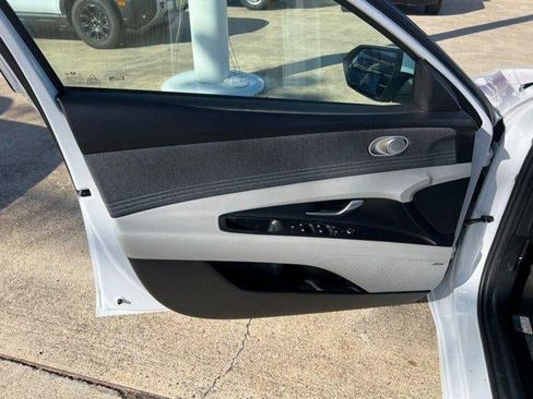 New 2026 Hyundai Elantra Limited FWD image 85
