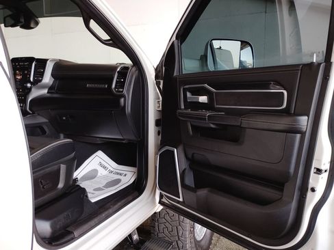 Used 2022 RAM 2500 Laramie AWD/4WD image 10