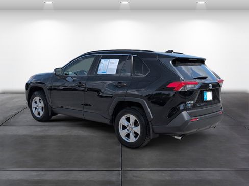 Used 2021 Toyota RAV4 XLE image 3
