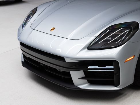 Certified 2025 Porsche Panamera 4 E-Hybrid AWD/4WD image 31