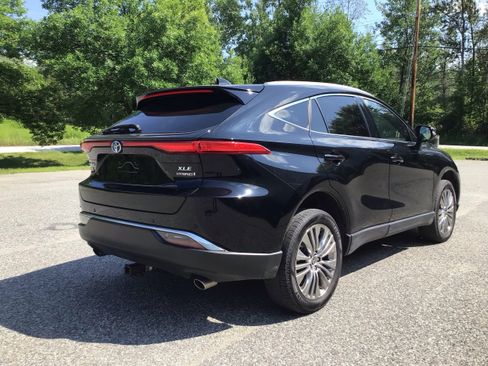 Used 2022 Toyota Venza XLE AWD/4WD image 7