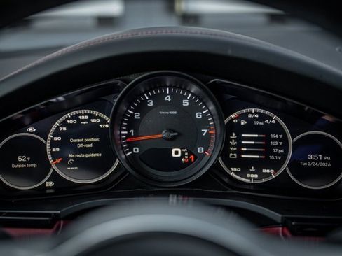 Used 2022 Porsche Cayenne Platinum Edition image 30