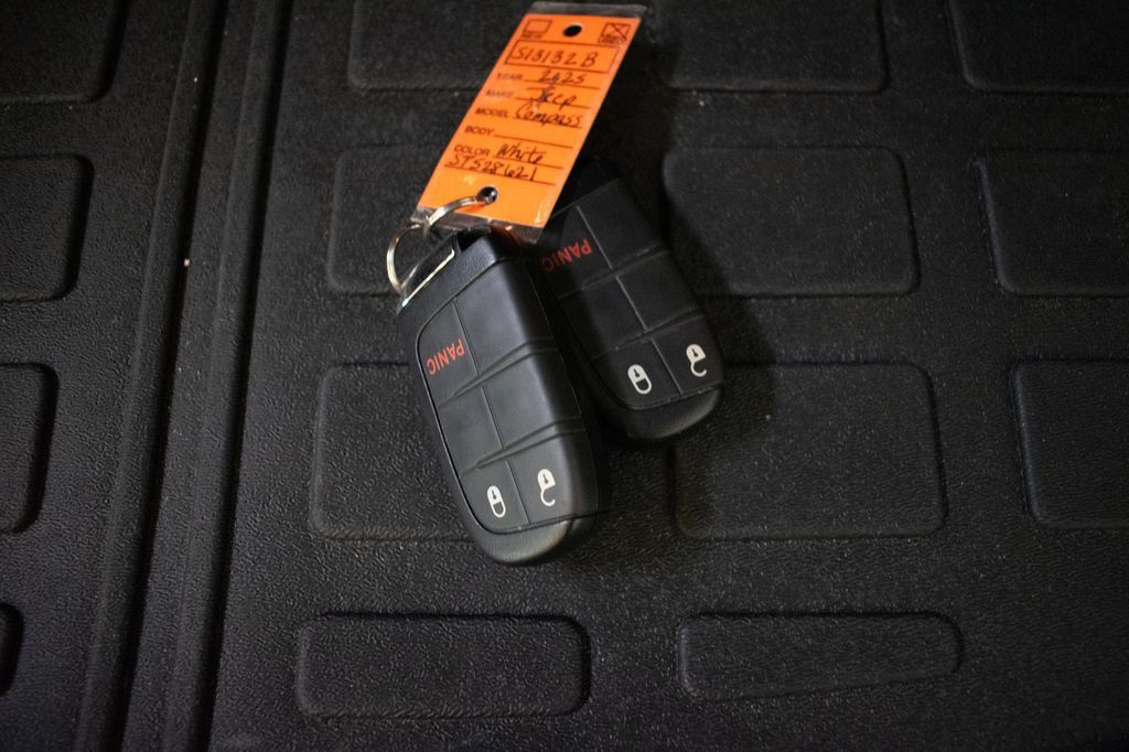 Used 2025 Jeep Compass Sport AWD/4WD image 25