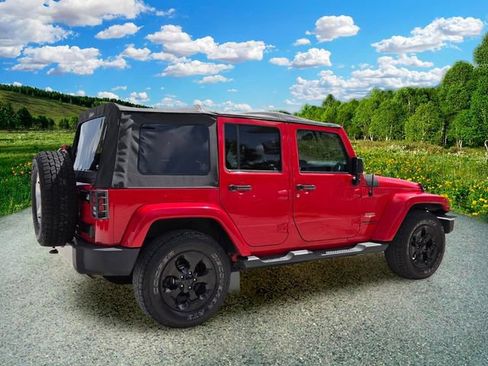 Used 2015 Jeep Wrangler Unlimited Sahara w/ Connectivity Group AWD/4WD image 6