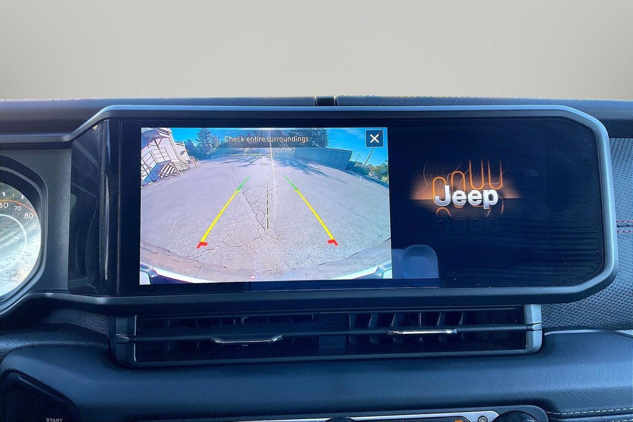 Used 2024 Jeep Wrangler Unlimited Rubicon AWD/4WD image 13