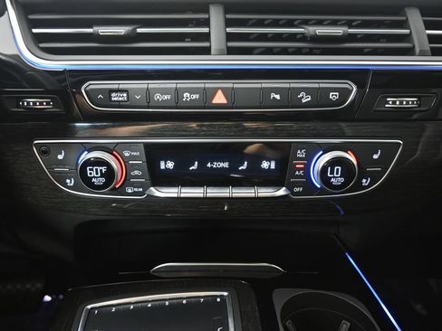 Used 2018 Audi Q7 3.0T Prestige AWD/4WD image 30