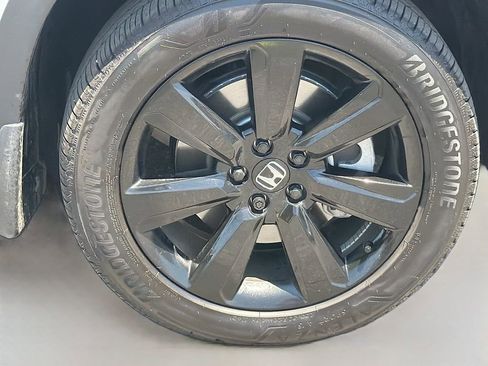Used 2025 Honda Pilot Black Edition image 9