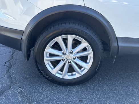 Used 2017 Nissan Rogue Sport SV w/ SV Premium Package image 19