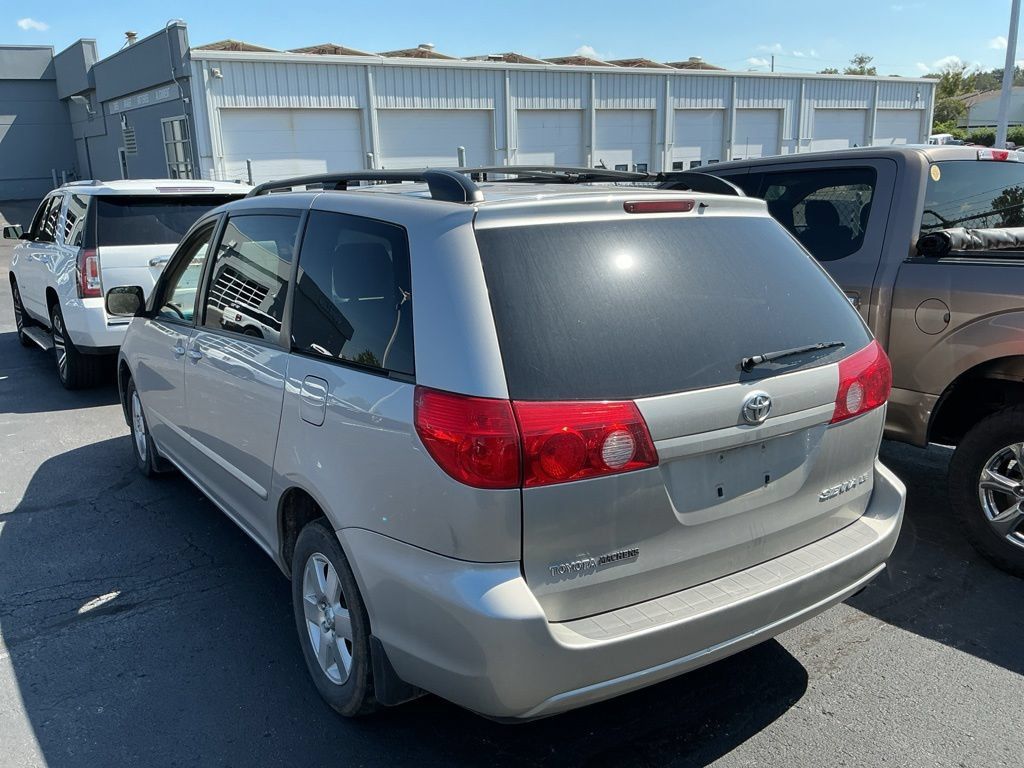 Used 2009 Toyota Sienna CE FWD image 5