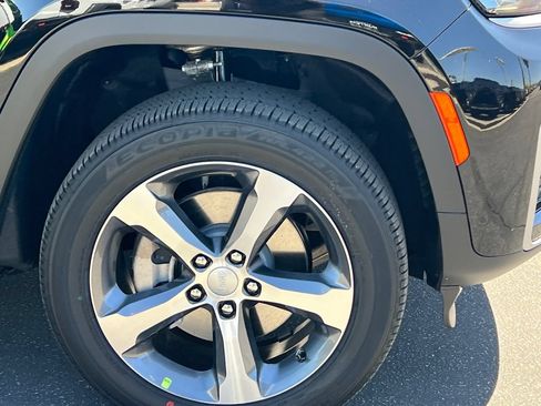 New 2026 Jeep Grand Cherokee L Limited w/ Luxury Tech Group II AWD/4WD image 14