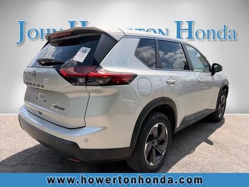 Used 2024 Nissan Rogue SV AWD/4WD image 4