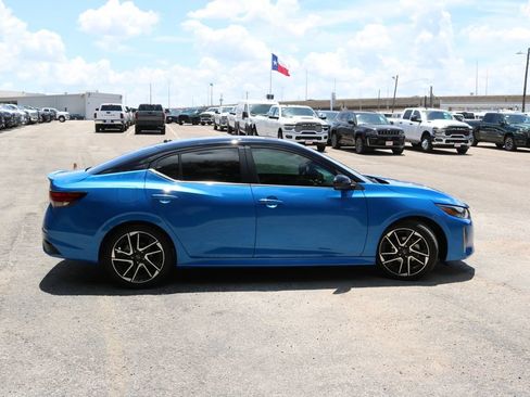 Used 2025 Nissan Sentra SR w/ SR Premium Package FWD image 6