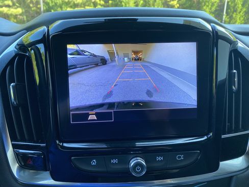 Used 2023 Chevrolet Traverse LT FWD image 27