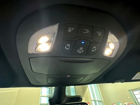 New 2027 Chrysler Pacifica Select AWD/4WD image 28