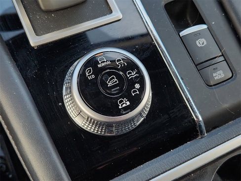 Used 2024 Mitsubishi Outlander SE image 30