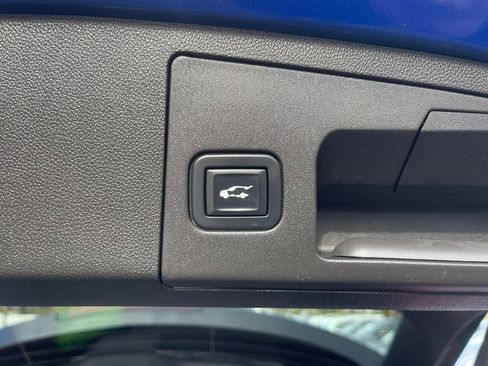Used 2022 Cadillac XT4 Premium Luxury w/ Safety Alert Package AWD/4WD image 20