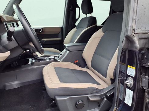 Used 2021 Ford Bronco Big Bend w/ Sasquatch Package image 16