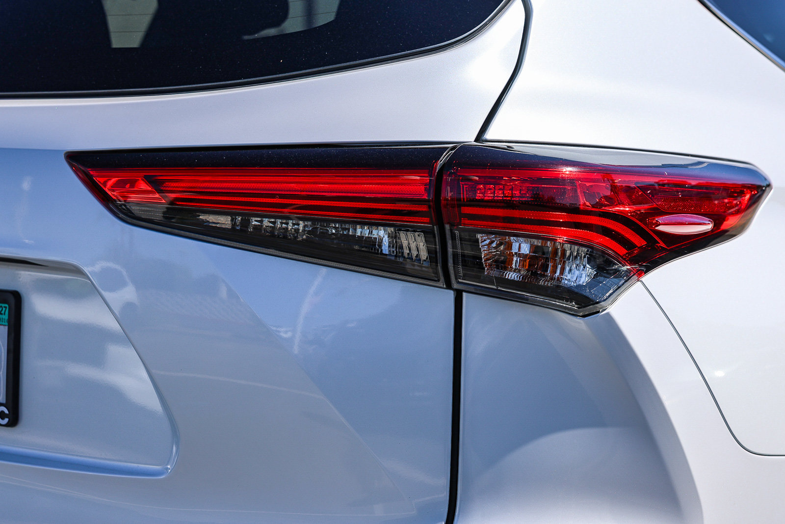 Used 2022 Toyota Highlander XLE AWD/4WD image 27