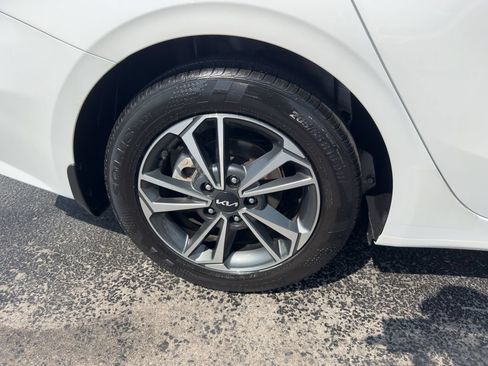 Used 2024 Kia Forte LXS w/ LXS Technology Package FWD image 9