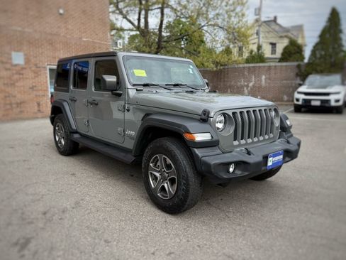 Used 2018 Jeep Wrangler Unlimited Sport S AWD/4WD image 3