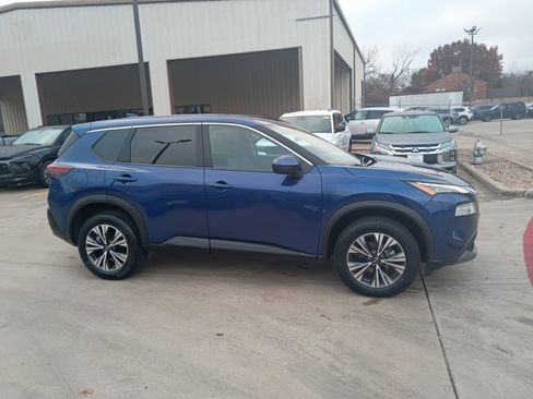 Used 2023 Nissan Rogue SV image 7