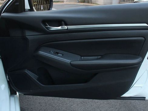 Used 2022 Nissan Altima 2.5 SV image 29