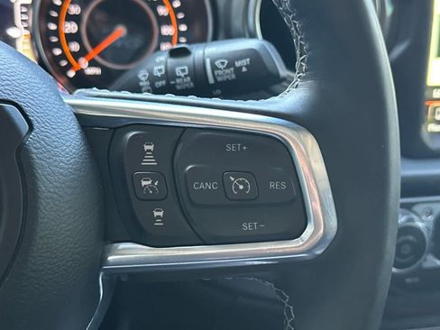 Used 2021 Jeep Wrangler Unlimited Sahara AWD/4WD image 28