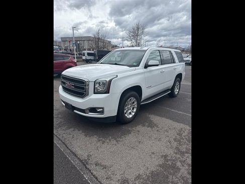 Used 2017 GMC Yukon SLT image 1