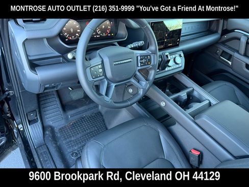 New 2025 Land Rover Defender 110 X-Dynamic SE AWD/4WD image 13