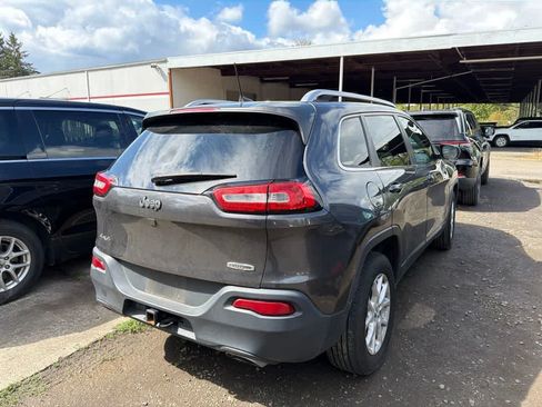 Used 2017 Jeep Cherokee Latitude w/ Comfort/Convenience Group AWD/4WD image 5