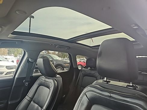 Used 2022 Lincoln Corsair Standard w/ Premium Package image 10